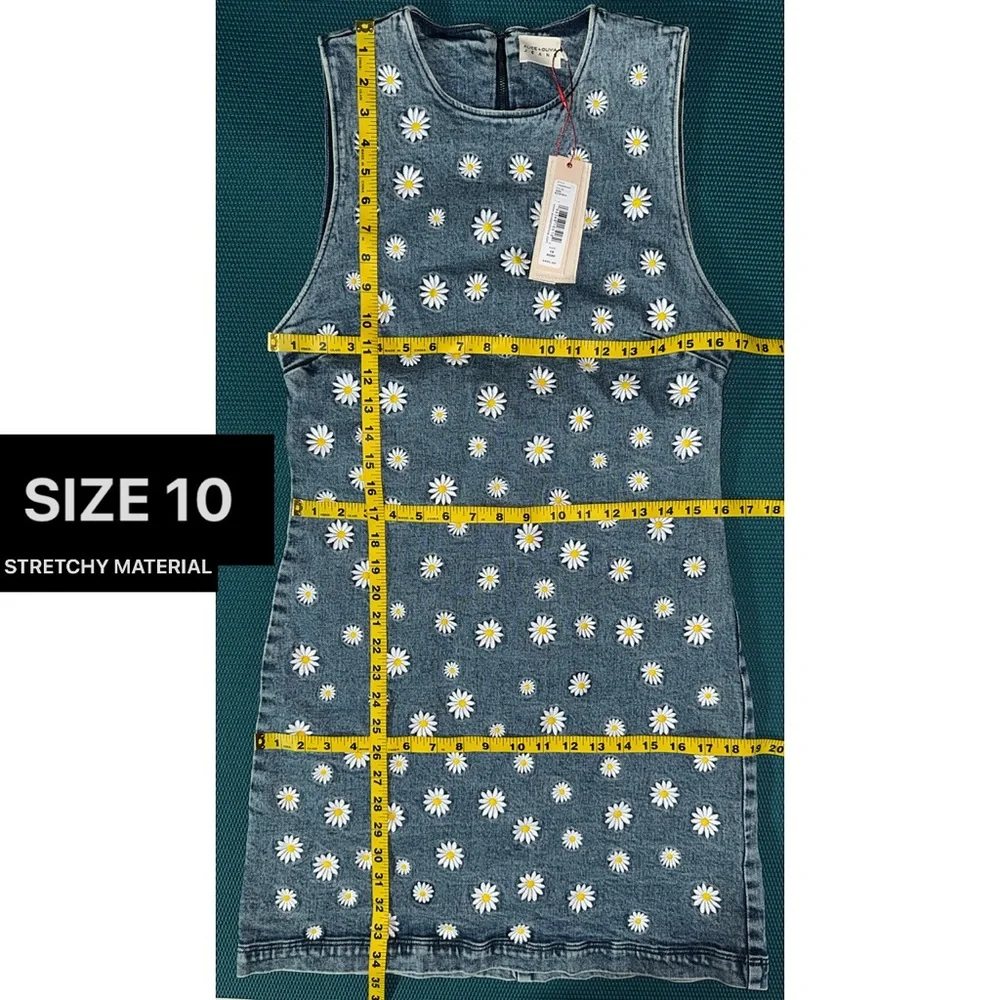 Alice + Olivia Wynell Floral Daisy Embroidered Mini Denim Dress